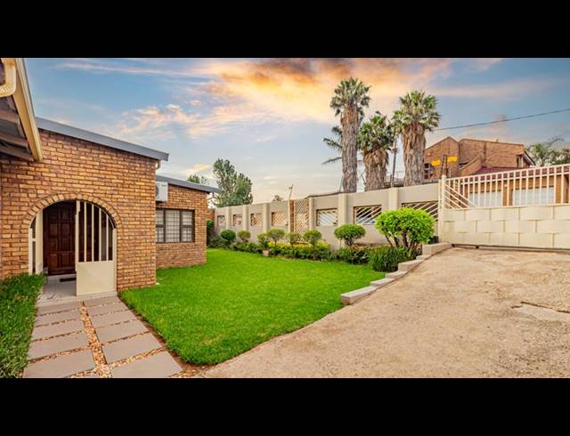 4 BEDROOM HOUSE FOR SALE IN CROSBY